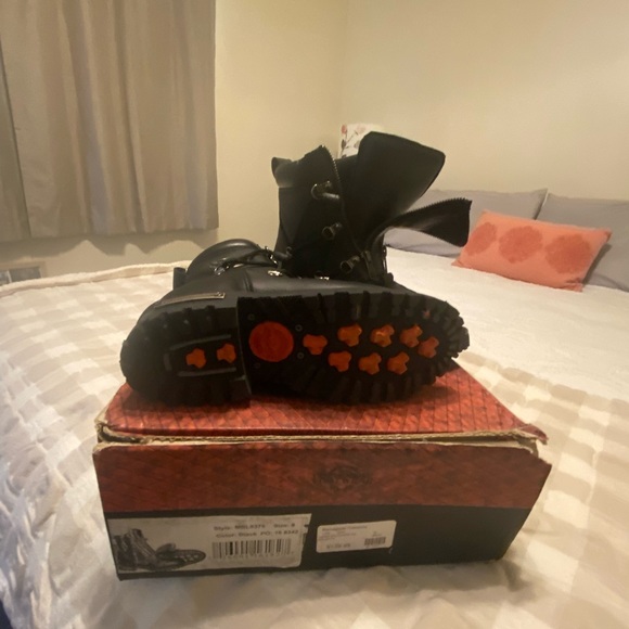 Milwaukee black leather riding boots - Picture 2 of 3